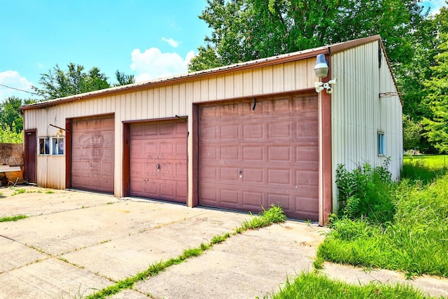 17403 Bloomrose Rd, Sterling Twp, OH 45176 - view of detached garage