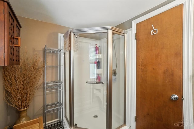 3760 Feldkamp Ave, Green Twp, OH 45211 - full bath featuring a shower stall