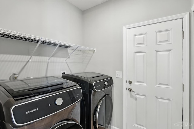 1545 Ruth Ave, Cincinnati, OH 45207 - laundry area featuring independent washer and dryer and baseboards