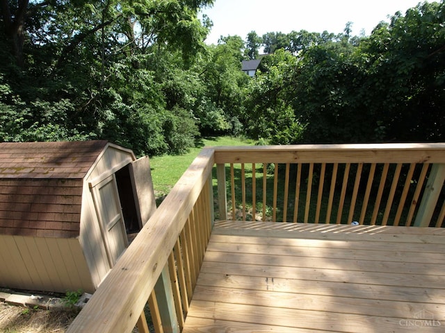 3527 Reemelin Rd, Green Twp, OH 45211 - wooden terrace with an outdoor structure