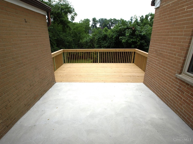 3527 Reemelin Rd, Green Twp, OH 45211 - view of deck