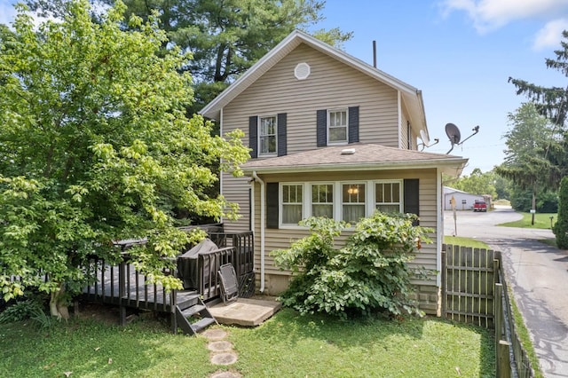 122 Fairview Ave, Washington Twp, OH 45171 - view of front of property featuring a wooden deck and a front yard