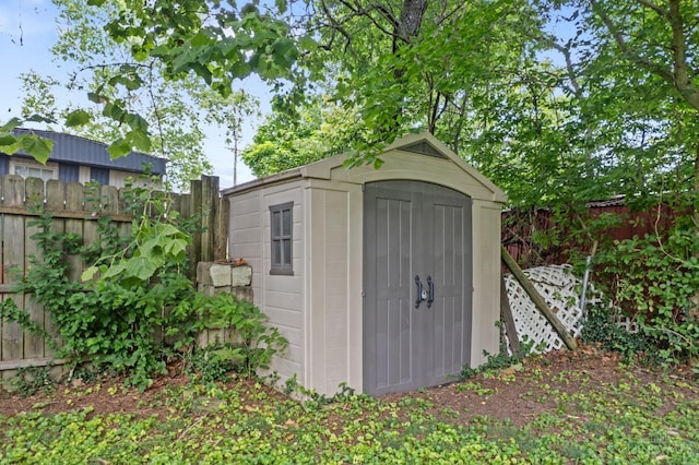 122 Fairview Ave, Washington Twp, OH 45171 - view of shed with a fenced backyard