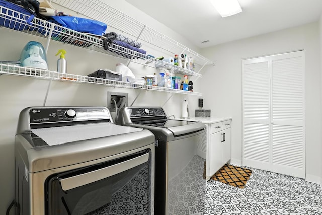 1201 Edgecliff Pl Unit 1083, Cincinnati, OH 45206 - laundry room featuring washing machine and dryer and baseboards