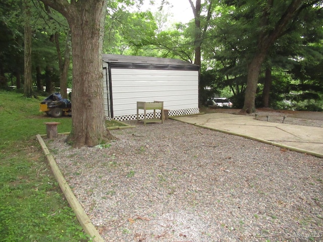 8608 Long Ln, Springfield Twp, OH 45231 - view of yard featuring a storage shed