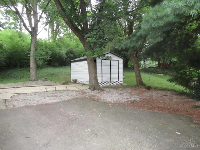 8608 Long Ln, Springfield Twp, OH 45231 - view of patio / terrace featuring a storage unit