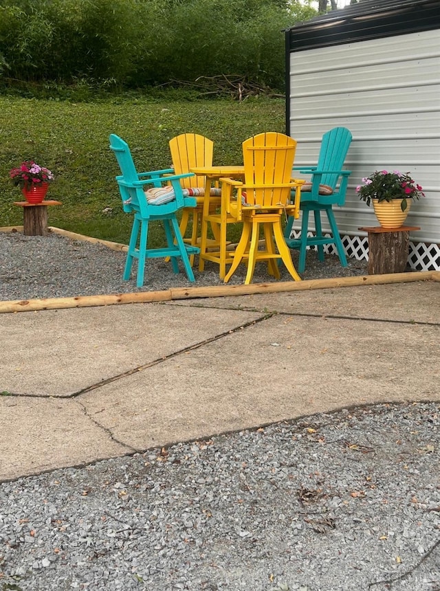 8608 Long Ln, Springfield Twp, OH 45231 - view of patio / terrace