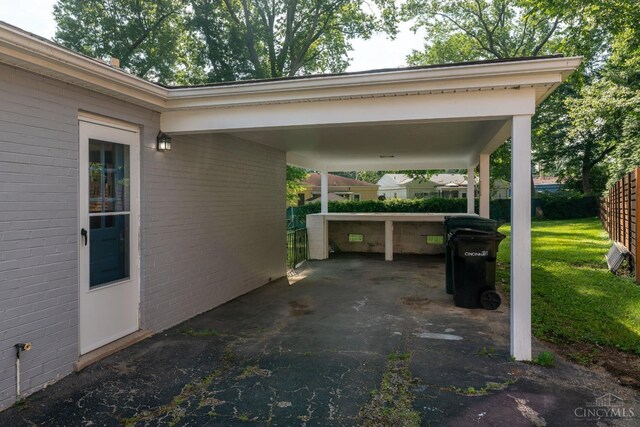 6537 Craigland Ct, Cincinnati, OH 45230 - view of car parking with driveway and a carport