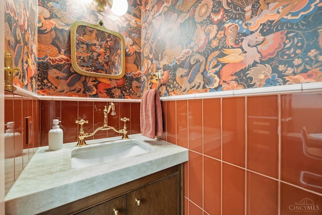 1236 Louden St, Cincinnati, OH 45202 - bathroom with vanity