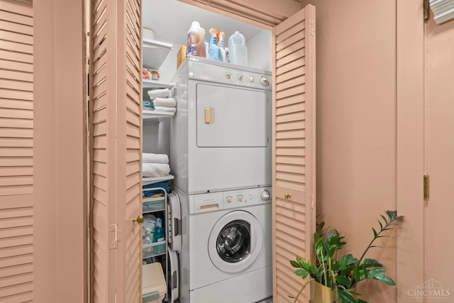 1236 Louden St, Cincinnati, OH 45202 - washroom featuring stacked washing machine and dryer