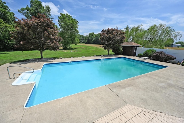 8424 Oak Grove Rd, Georgetown, OH 45121 - view of swimming pool featuring a patio area and a diving board