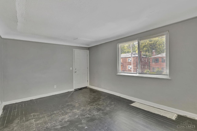 146 Glenridge Pl, Cincinnati, OH 45217 - empty room with baseboards