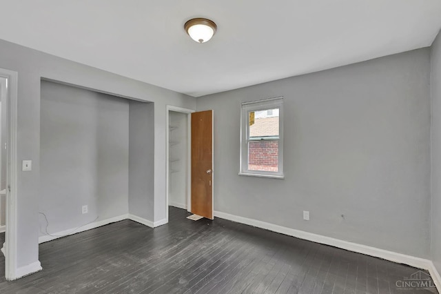 146 Glenridge Pl, Cincinnati, OH 45217 - unfurnished bedroom with dark wood finished floors and a closet
