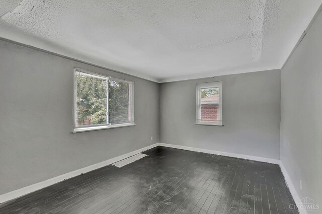 146 Glenridge Pl, Cincinnati, OH 45217 - unfurnished room featuring wood-type flooring and a textured ceiling