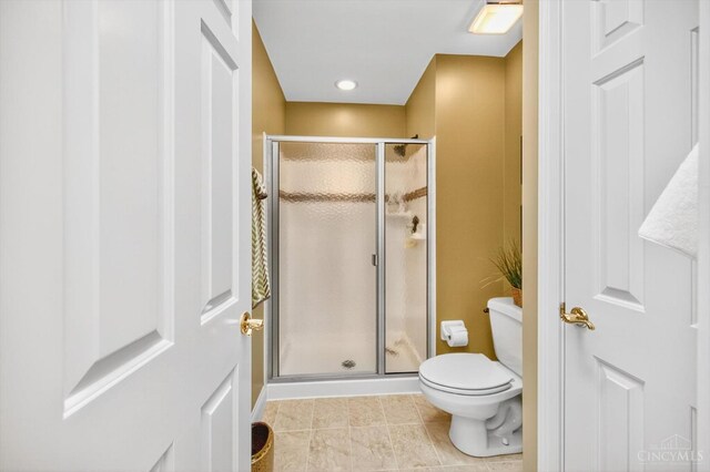 8069 Green Lake Dr, Liberty Twp, OH 45044 - full bath featuring a shower stall and tile patterned floors