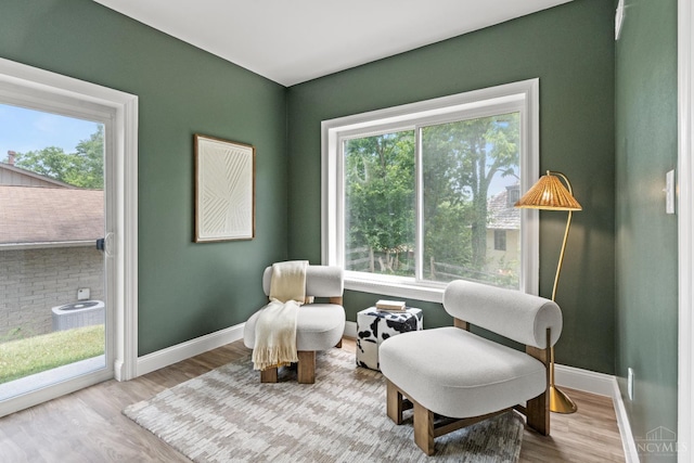 4150 Paddock Rd, Cincinnati, OH 45229 - living area featuring wood finished floors