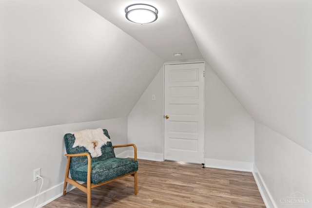 4150 Paddock Rd, Cincinnati, OH 45229 - living area featuring wood finished floors and vaulted ceiling