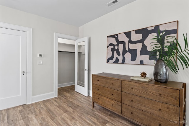 4150 Paddock Rd, Cincinnati, OH 45229 - bedroom featuring wood finished floors and a closet