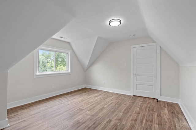 4150 Paddock Rd, Cincinnati, OH 45229 - bonus room featuring wood finished floors and lofted ceiling