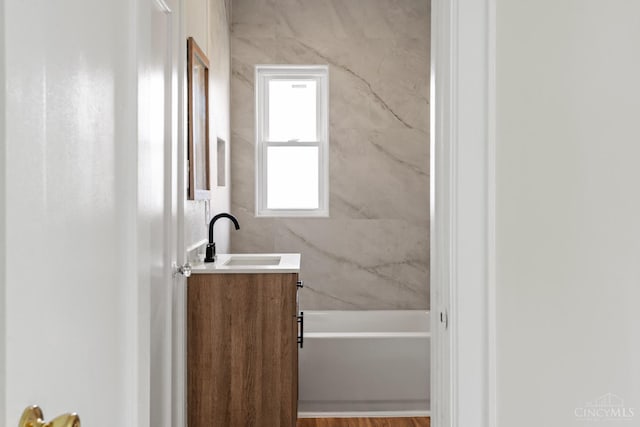 4150 Paddock Rd, Cincinnati, OH 45229 - full bath with vanity