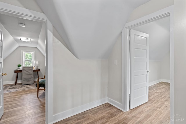 4150 Paddock Rd, Cincinnati, OH 45229 - bonus room featuring lofted ceiling and light wood-style flooring