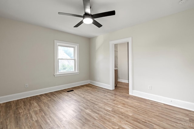 4150 Paddock Rd, Cincinnati, OH 45229 - spare room featuring light wood-style floors and a ceiling fan