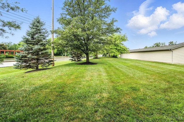 5433 Harbourwatch Unit 104, Deerfield Twp, OH 45040 - view of green lawn