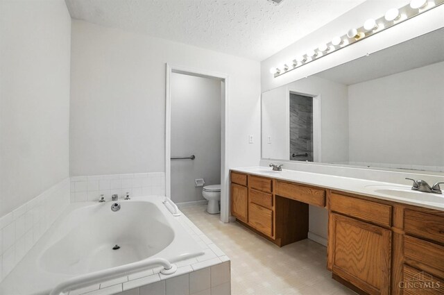 5433 Harbourwatch Unit 104, Deerfield Twp, OH 45040 - full bath with double vanity, a garden tub, and a textured ceiling