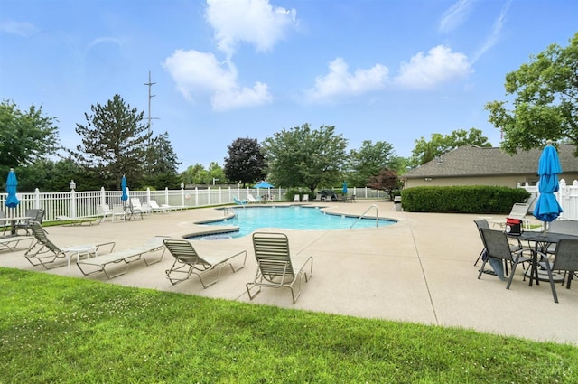 5433 Harbourwatch Unit 104, Deerfield Twp, OH 45040 - community pool with a patio area