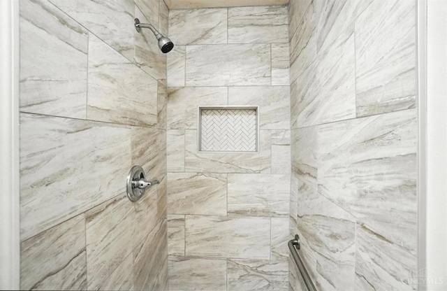 5433 Harbourwatch Unit 104, Deerfield Twp, OH 45040 - bathroom with tiled shower