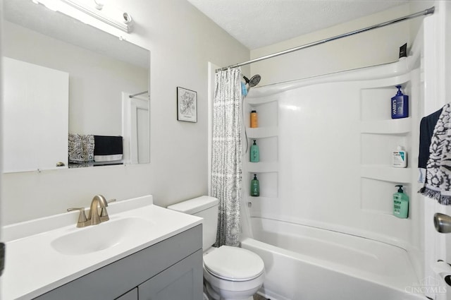 7234 Creekview Dr Unit 1, Colerain Twp, OH 45247 - full bathroom featuring vanity and shower / tub combo with curtain