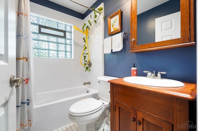 1146 Wilshire Ave, Anderson Twp, OH 45230 - full bath with vanity and shower / bath combo with shower curtain