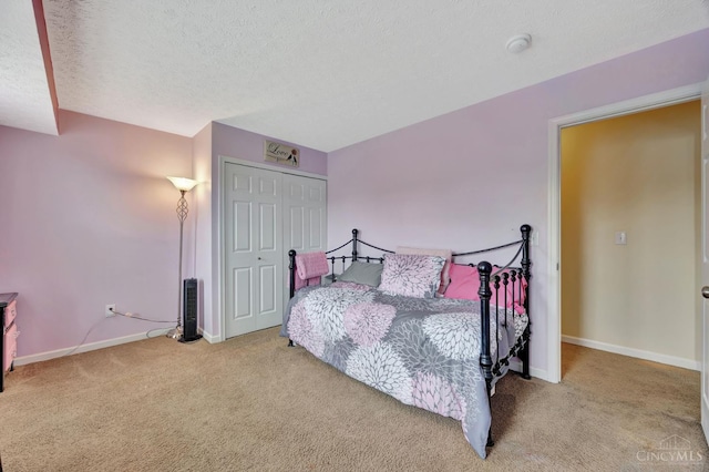 8020 Stoney Ridge Dr, Colerain Twp, OH 45247 - bedroom featuring carpet flooring, a textured ceiling, and a closet