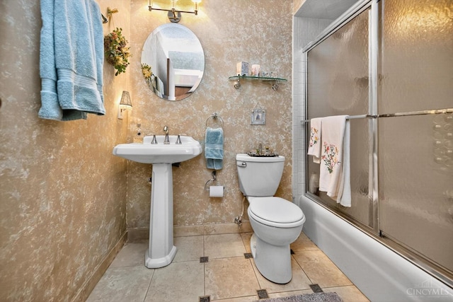 5613 Williamsburg Way, Fairfield, OH 45014 - bathroom featuring enclosed tub / shower combo and tile patterned floors