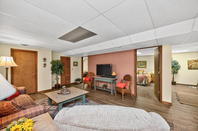 5613 Williamsburg Way, Fairfield, OH 45014 - living room featuring wood finished floors and a drop ceiling