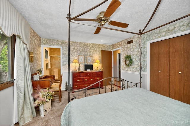 5613 Williamsburg Way, Fairfield, OH 45014 - bedroom with wallpapered walls, a textured ceiling, carpet, a closet, and a ceiling fan
