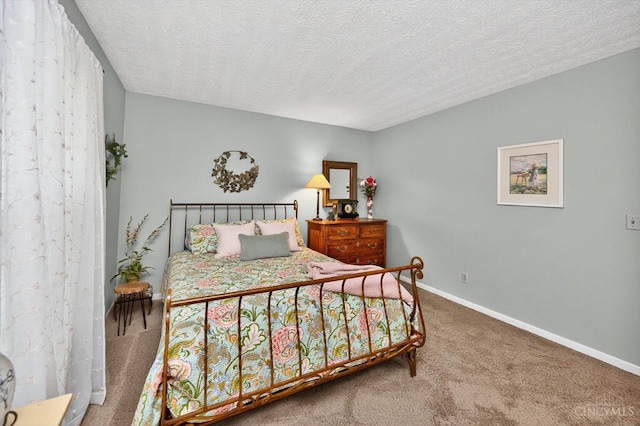 5613 Williamsburg Way, Fairfield, OH 45014 - bedroom with carpet floors and a textured ceiling