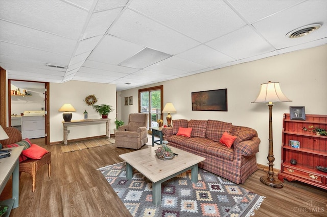 5613 Williamsburg Way, Fairfield, OH 45014 - living area featuring washer / dryer, a drop ceiling, and wood finished floors