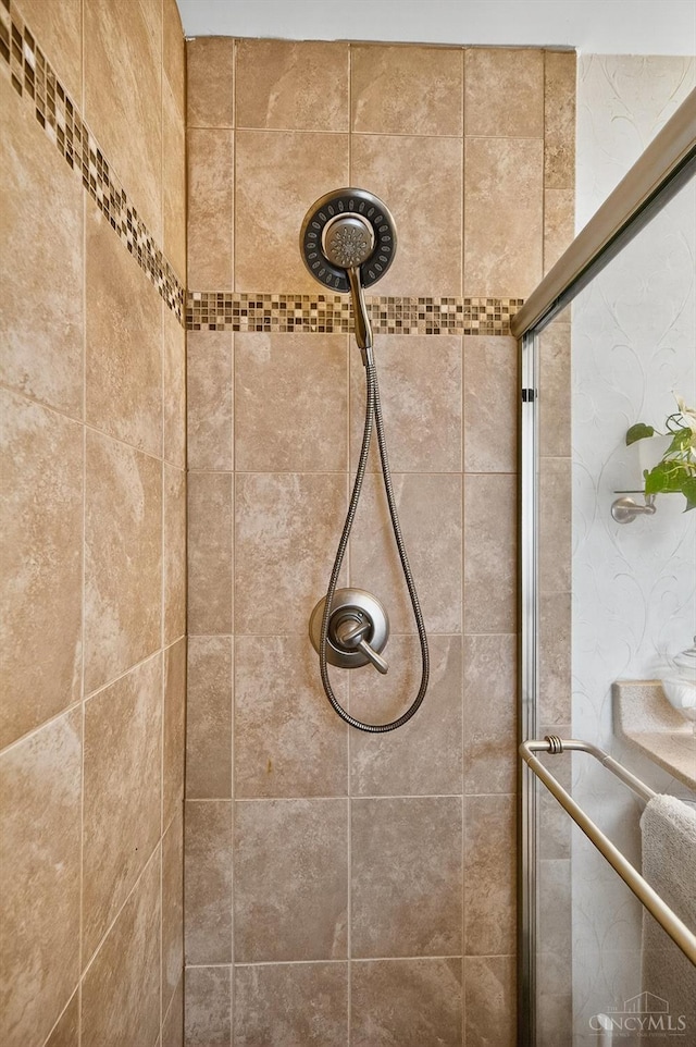 5613 Williamsburg Way, Fairfield, OH 45014 - bathroom view of a tile shower