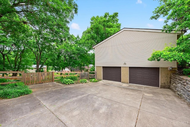 5613 Williamsburg Way, Fairfield, OH 45014 - view of home's exterior with driveway and an attached garage