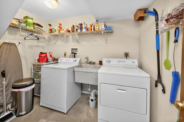 5613 Williamsburg Way, Fairfield, OH 45014 - laundry area featuring independent washer and dryer