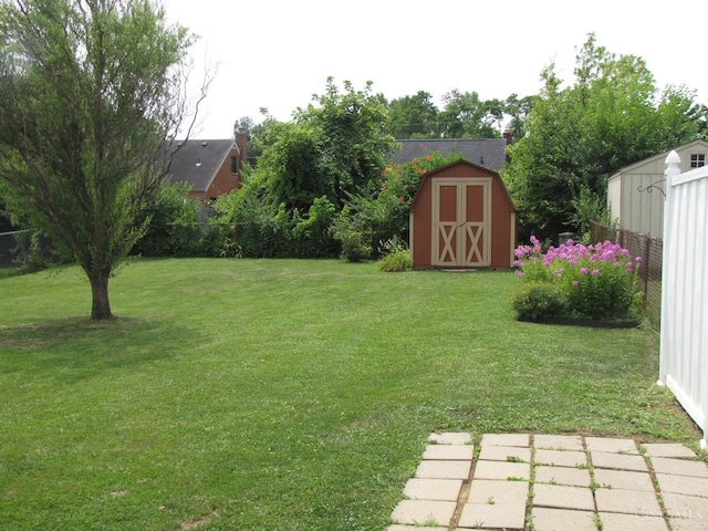 2573 Adams Rd, Colerain Twp, OH 45231 - view of yard with a storage shed