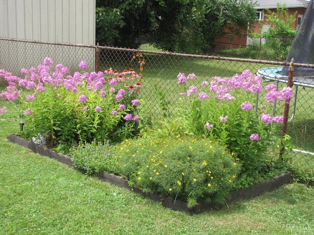 2573 Adams Rd, Colerain Twp, OH 45231 - view of yard