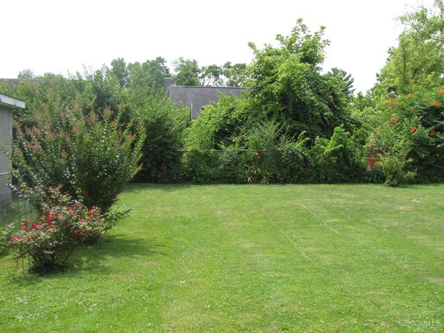 2573 Adams Rd, Colerain Twp, OH 45231 - view of grassy yard