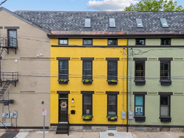 4249 Chambers St, Cincinnati, OH 45223 - view of property featuring entry steps