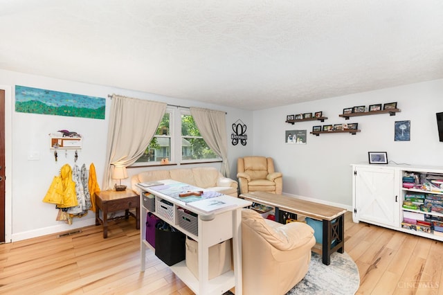 8558 High Trail Ct, Deerfield Twp, OH 45040 - living area featuring light wood-style flooring
