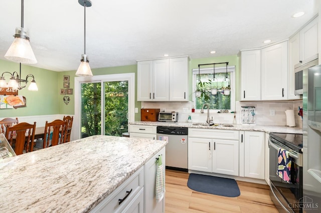 8558 High Trail Ct, Deerfield Twp, OH 45040 - kitchen featuring appliances with stainless steel finishes, light wood-style floors, white cabinets, decorative backsplash, and recessed lighting