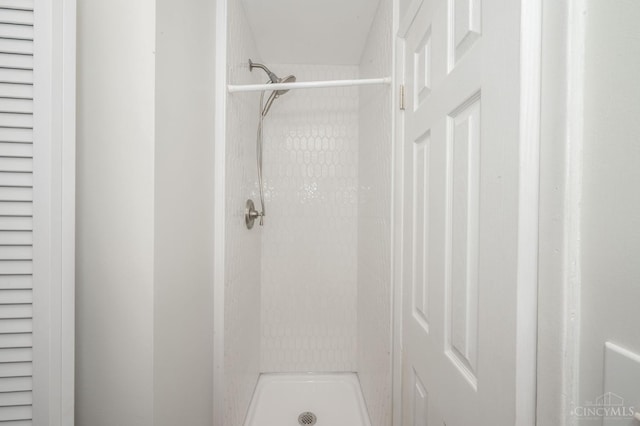 3918 Michael Dr, Union Twp, OH 45255 - bathroom with a stall shower