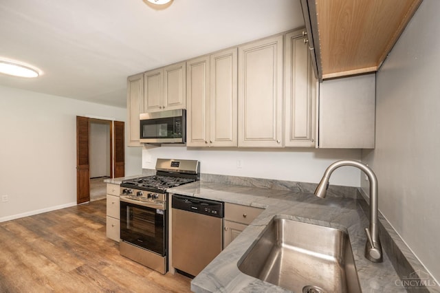 3918 Michael Dr, Union Twp, OH 45255 - kitchen with appliances with stainless steel finishes, cream cabinetry, light wood-type flooring, and light countertops