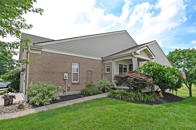 4154 Fieldsedge Dr, Mason, OH 45040 - back of property featuring a yard and brick siding